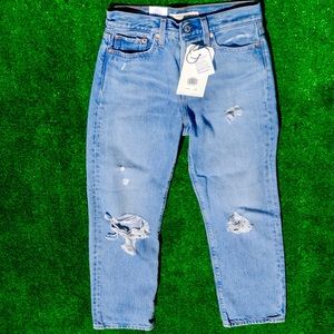 NWT Levi’s Wedgie Straight Ripped Light Wash Jeans